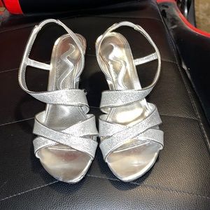 Touch of Nina, size 6.5, silver
